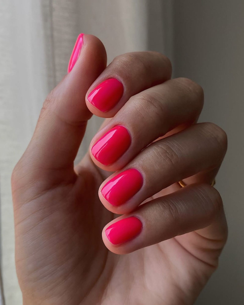 Fuchsia nails for summer